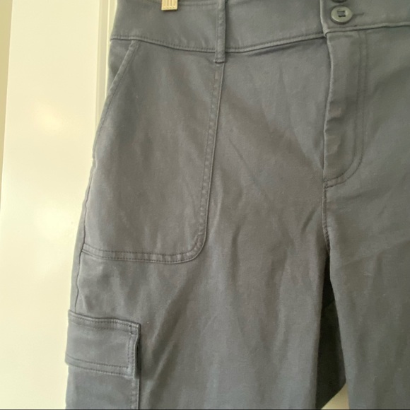 ⭐️NWT⭐️LOFT Straight Crop Charcoal Grey Cargo Pant - Picture 6 of 12